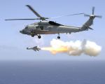 AGM-119 “Penguin” sjømissil blir skutt ut fra et SH-60B “Sea Hawk” helikopter. Foto: US Navy