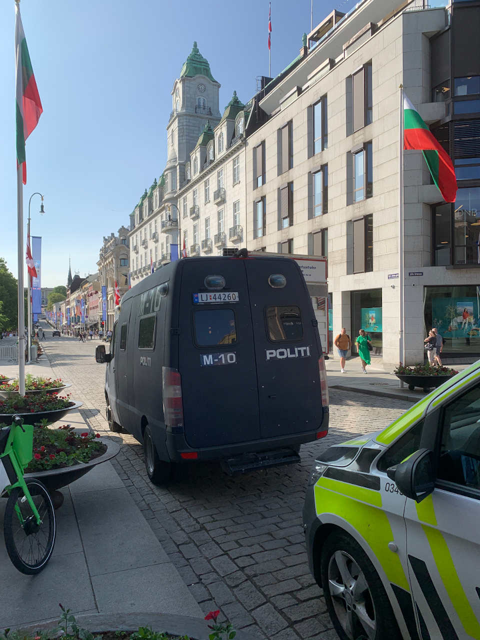 Et svært politioppbud holdt Oslo i et jerngrep under utenriksministermøtet til NATO.