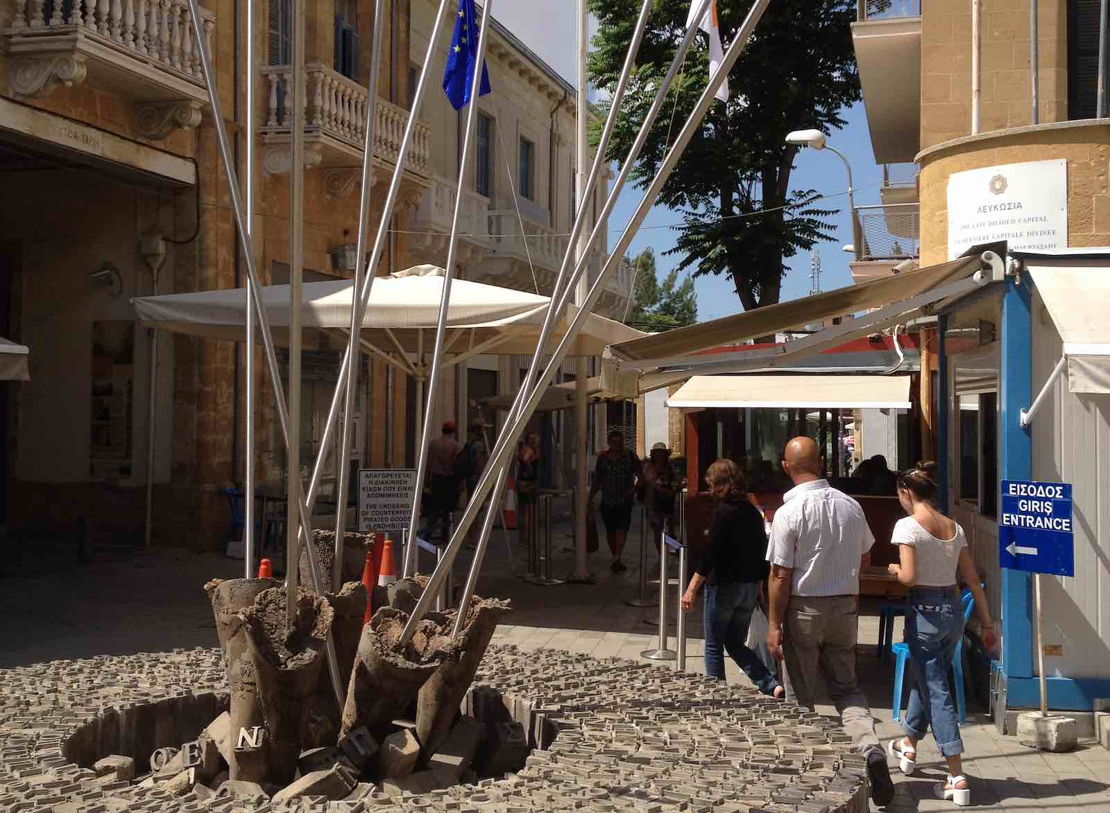 En av grenseovergangene i den delte hovedstaden Nicosia. Foto: R